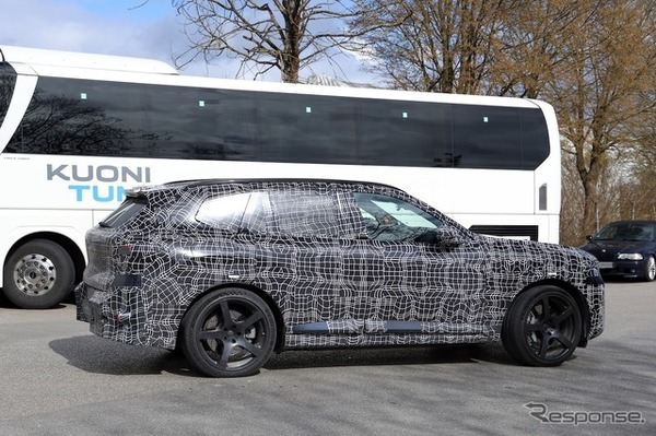 BMW iX5 M70 新型のプロトタイプ