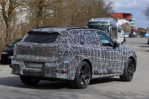 BMW iX5 M70 新型のプロトタイプ