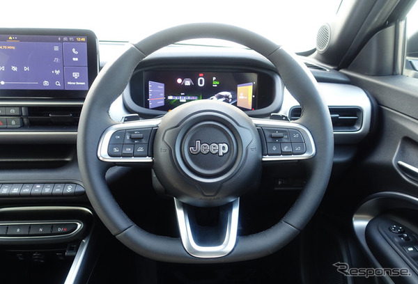ジープ アベンジャー 4xeハイブリッド