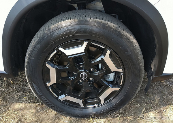 タイヤは235/60R18サイズの住友ゴム「ファルケンZIEX 310A」