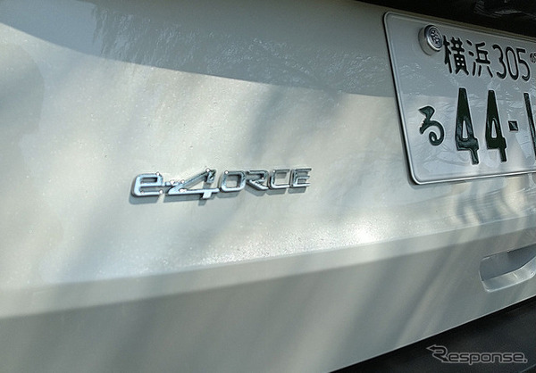 バックドアの電動AWD「e-4ORCE」エンブレムが