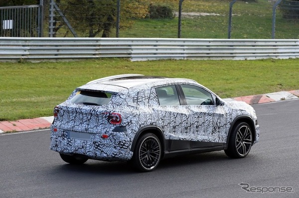 メルセデスAMG GLA 45S 次期型のプロトタイプ