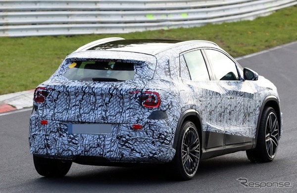 メルセデスAMG GLA 45S 次期型のプロトタイプ