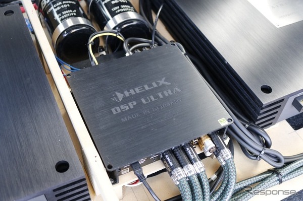 DSPにはヘリックスのDSP ULTRAをセレクト、クオリティの高いシステムに似つかわしいDSPで音の質感もアップさせる。