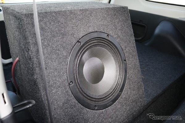サブウーファーには力強さと遅れないスピード感ある低音サウンドを再現することができるカロッツェリアのTS-W252PRSをチョイス。