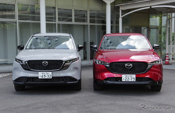 マツダ CX-5 新型（左）と従来モデル（右）