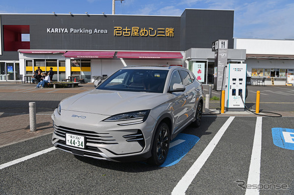 充電するBYD シーライオン6