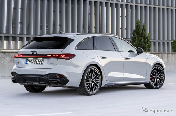 アウディ A5 アバントTFSI e-hybrid quattro S line