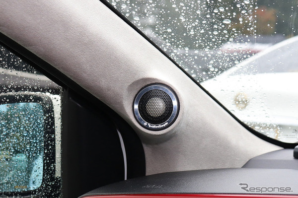 「クロスオーバー」が搭載されたメインユニットを核としてシステムが組まれたオーディオカーの一例（製作ショップ:カーファイ＜神奈川県＞）。