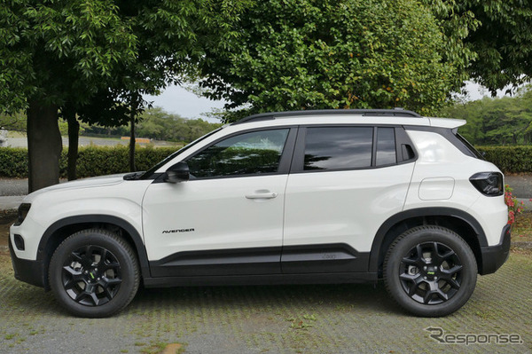 ジープ アベンジャー4xe Hybrid Upland