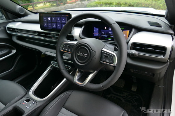 ジープ アベンジャー4xe Hybrid Upland