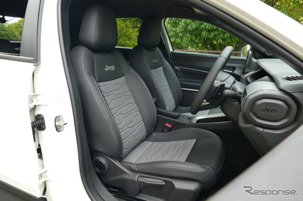 ジープ アベンジャー4xe Hybrid Upland