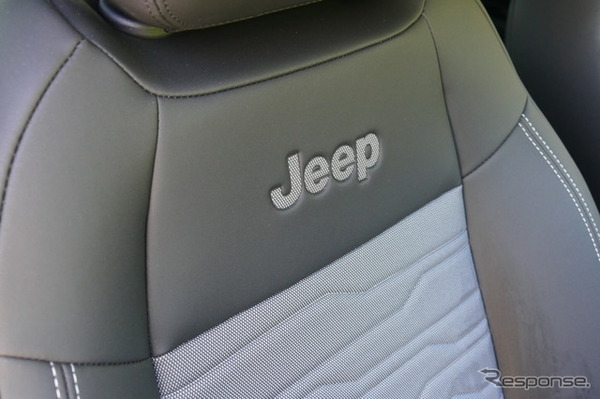 ジープ アベンジャー4xe Hybrid Upland