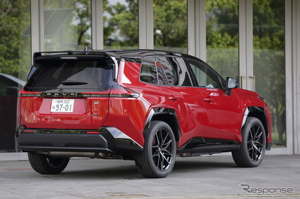 トヨタ RAV4 PHEV GRスポーツ