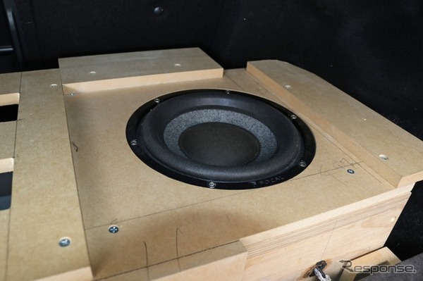 サブウーファーにはUtopia Be ULTIMAの200mmユニットである8W Ultimaを用いてステレオ再生する。