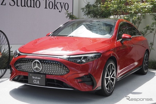 メルセデスベンツ CLA 新型（写真はHEV仕様。Mercedes-Benz Studio Tokyo）