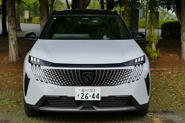 プジョー5008 GT HYBRID アルカンターラパッケージ