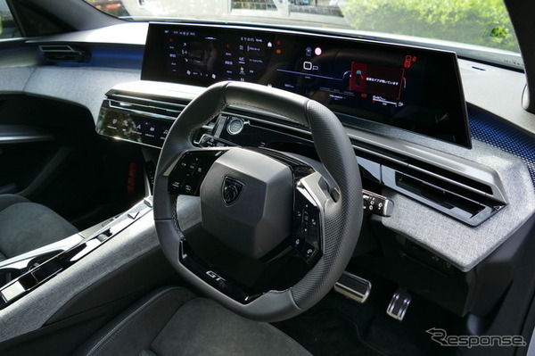 プジョー5008 GT HYBRID アルカンターラパッケージ