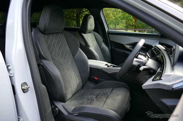 プジョー5008 GT HYBRID アルカンターラパッケージ