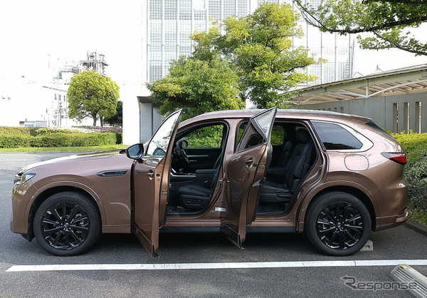 マツダ CX-80 XD-HYBRIDのサイドビュー。ドア開放角はまあまあ大きく乗降性は良好だった