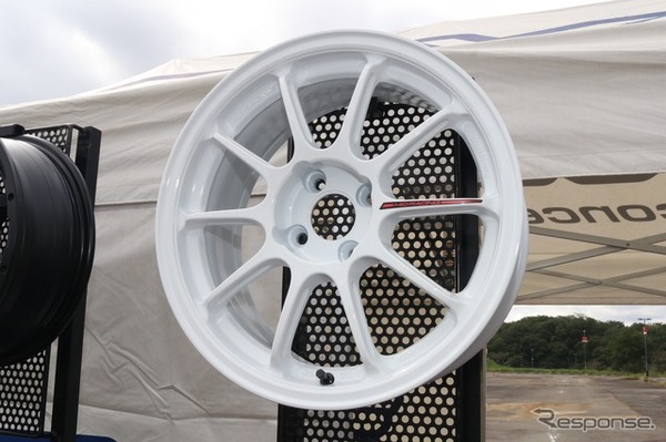 FDJ2（フォーミュラ・ドリフト・ジャパン2）で供給されているMID RACING R10EVO