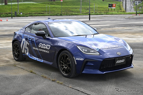 RAYS VOLK RACING CE28N-plus（18インチ×7.5J IN48）を装着したTOYOTA GR86