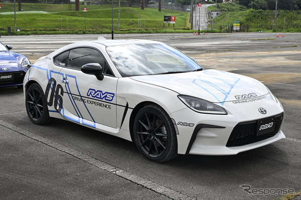 純正ホイールが装着されているをTOYOTA GR86