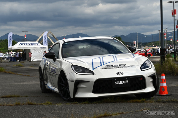 RAYS VOLK RACING CE28N-plusと純正では挙動が外から見ても違いが分かるぐらい大きく変わっていた