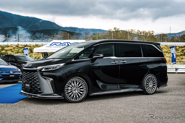 RAYS HOMURA 2×15R × LEXUS LM