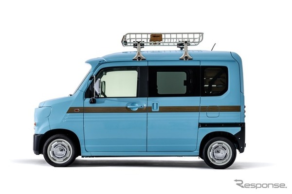 ダムドの「トラックミラー for N-VAN」と「ルーフバイザー for N-VAN」装着車両