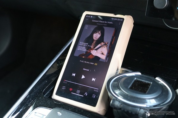 オーディプレイヤーにはFiioのM27チタニウムを採用。音源の高品質でシステム全体のサウンドをかさ上げしている。