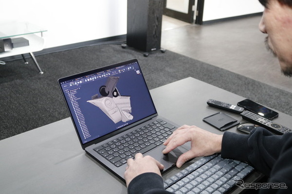 3D-CADを使ってパーツのデータを作成していく。ツイーターリングを作り、後部の造形を作った例がこちら。