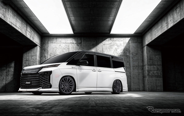 RAYS VERSUS VOUGE AZZ × TOYOTA VOXY