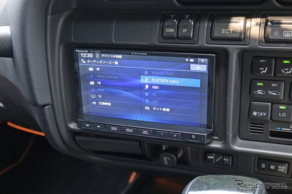 オーディオプレイヤーとして用いるのはパナソニック・ストラーダのカーナビであるCN-CA01D。DSP機能もフル活用する。