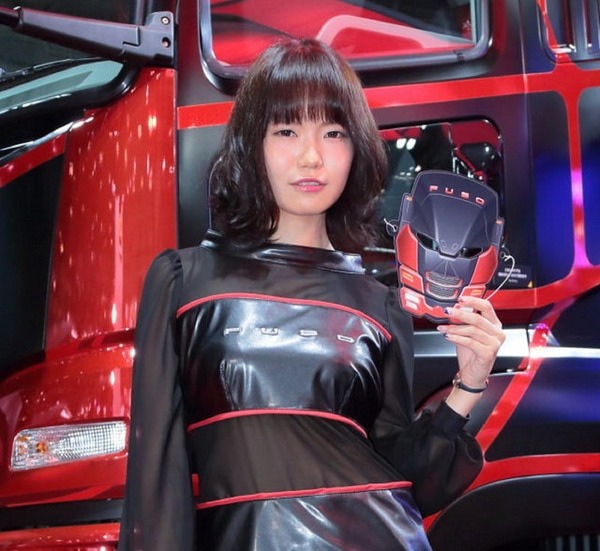 三菱ふそうブースから（東京モーターショー15）