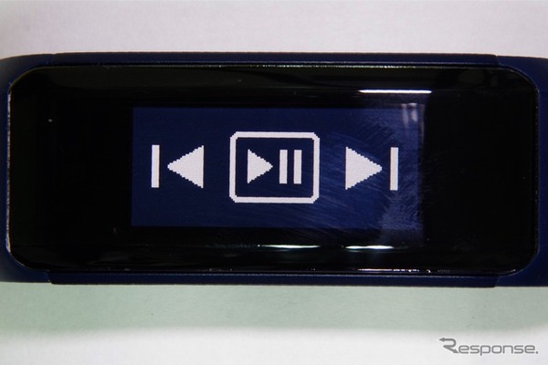 スマートフォンの音楽プレーヤーをコントロールすることも可能だ。