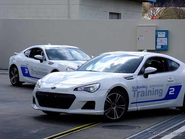 スバルドライビングアカデミートレーニング車（WRX STIやBRZなど）による高速周回路体験（栃木県佐野市、スバル研究実験センター）