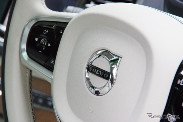 ボルボ XC90 T8 Twin Engine AWD Inscription