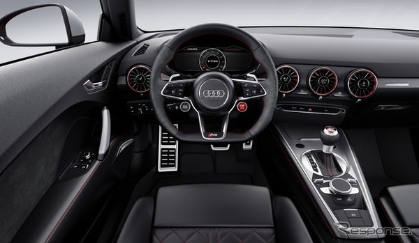 新型アウディ TT RS クーペ