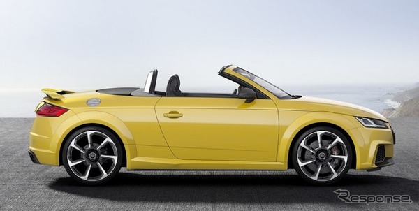 新型アウディ TT RS ロードスター