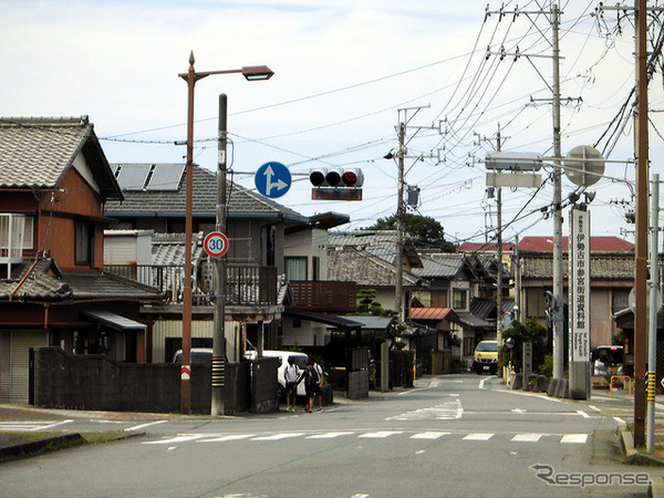 伊勢神宮、内宮と外宮を結ぶ旧街道・古市参宮街道を歩く。遊郭の名残、麻吉旅館も訪ねることに（AIR & BUS成田発伊勢行きツアー）