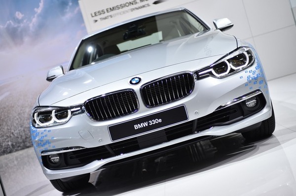 BMW 330e（東京モーターショー15）
