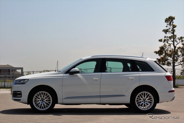 アウディ Q7