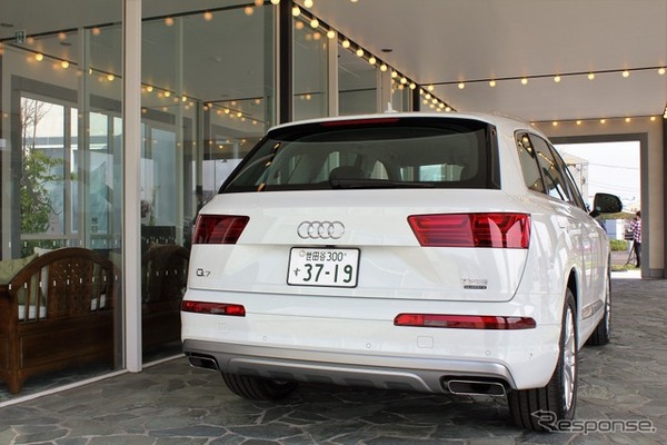 アウディ Q7