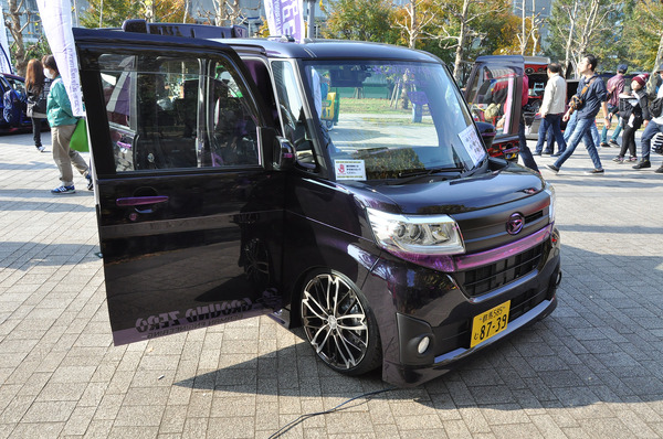群馬県のガレージAが展示しているのはDAIHATSU タントカスタム