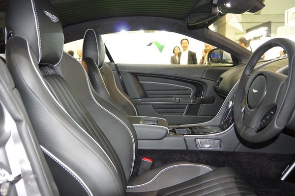 アストンマーティン DB9 GT ボンド・エディション（東京モーターショー15）