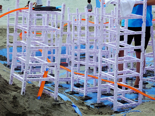 砂浜でホットウィールを走らせる回転させる吹っ飛ばす！（ホットウィ―ル スピードアップ ザ サマー、逗子海岸 8月11日）