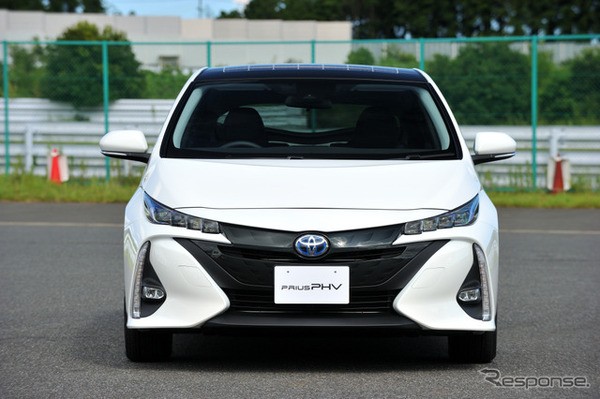 ソーラー充電システムを搭載したプリウスPHV 新型