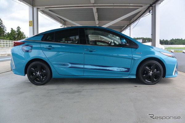 トヨタ自動車 新型プリウスPHV
