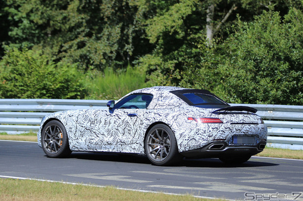 メルセデス　AMG GT C ロードスタースクープ写真